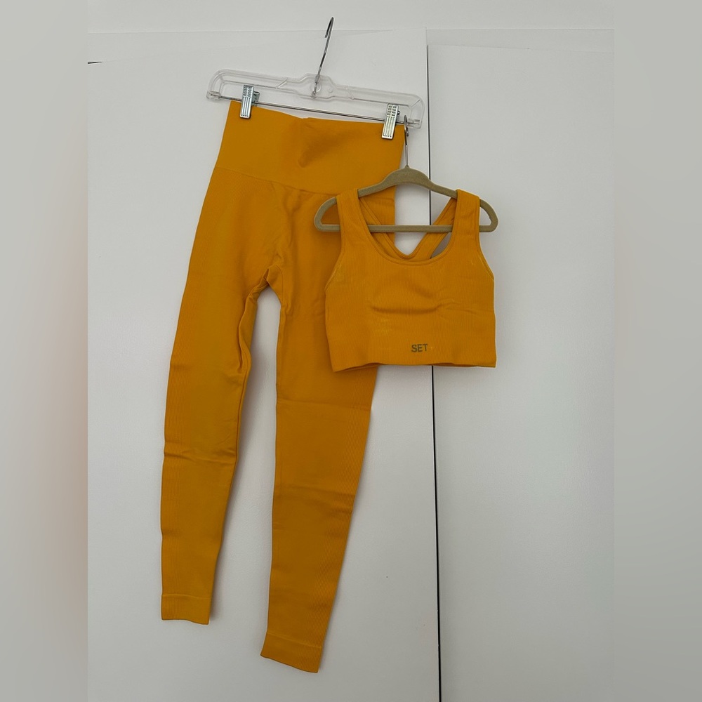 SET ACTIVE MADELYN CLINE YELLOW SET - TOP SIZE XS, LEGGING SIZE S